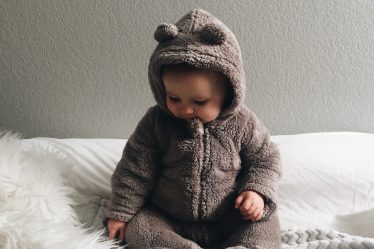 Scelta della maglia, felpa e cardigan per bambini