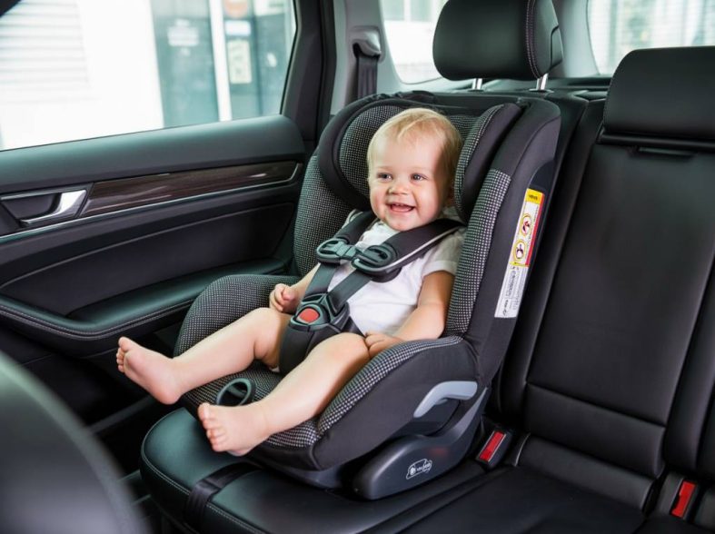 Sistema Isofix o cintura di sicurezza? Come scegliere il fissaggio migliore per il seggiolino auto del tuo bambino
