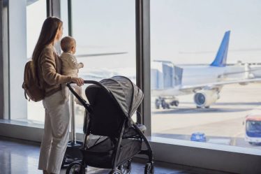 Passeggino ITA Airways: regole, misure e consigli per viaggiare con il tuo bambino