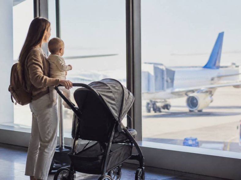 Passeggino ITA Airways: regole, misure e consigli per viaggiare con il tuo bambino